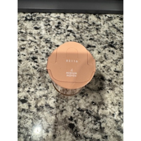 e.l.f. Halo Glow Liquid Filter Medium 4 Radiant‎ Finish Makeup Foundation - Picture 2 of 6